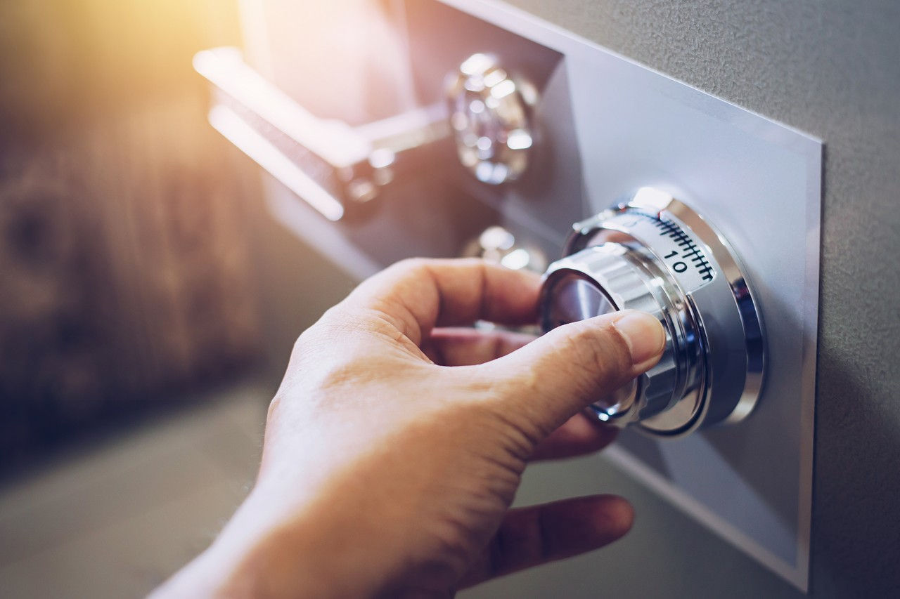 Person turning dial to lock/unlock safe